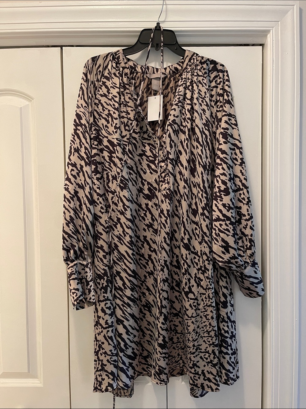 H&M Beige and Black Printed Long-Sleeve Tunic Dress